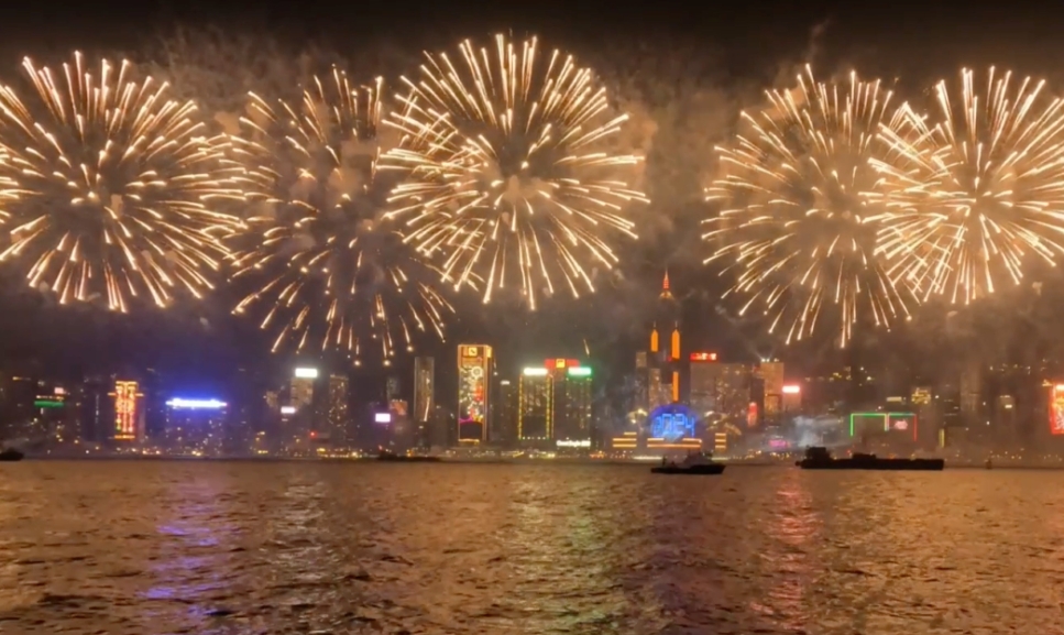 元旦最热目的地是中国香港 哈尔滨冰雪游火爆